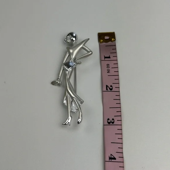 Vintage Art Deco Womens Silver Tone Sculpted Glamour Lady Statement Brooch - Picture 6 of 7